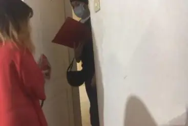 Kurir Paket Dapat Rejeki Nomplok Bini Kesepian